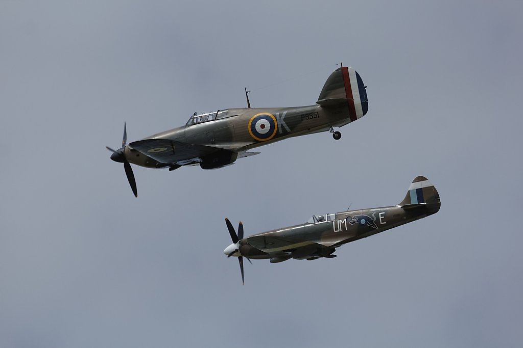 Supermarine-Spitfire-et-Hawker-Hurricane.jpg