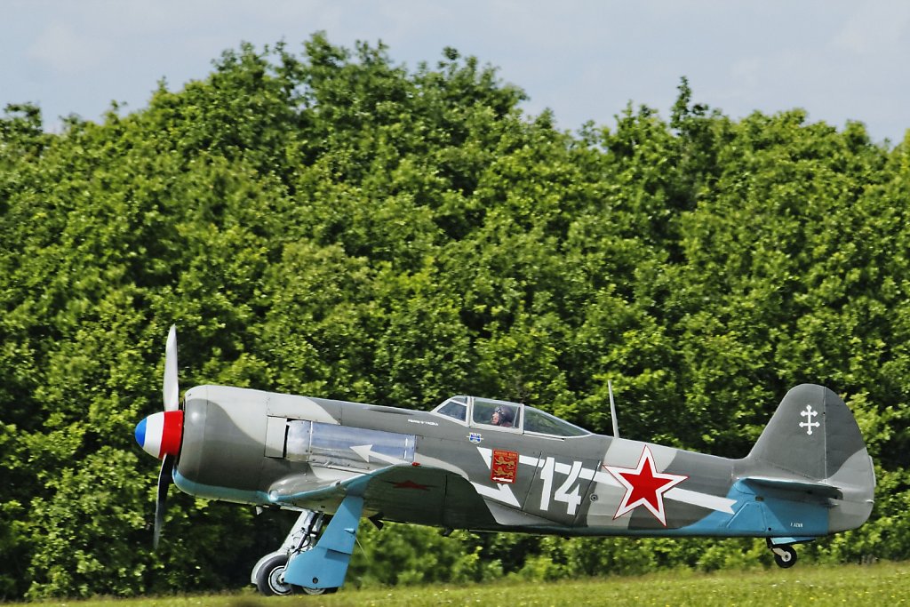 YAK-11-b-Normandie-Niemen.jpg